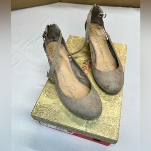 Gently worn Nude American Rag Amiley wedge